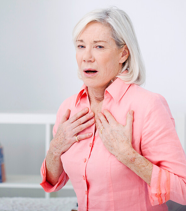 Die akute Herzinsuffizienz, die sich häufig durch Dyspnoe äussert, führt oft zu Notfallkonsultationen und ist mit langen Spitalaufenthalten und hoher Mortalität verbunden. Bild: Adobe Stock / RFBSIP