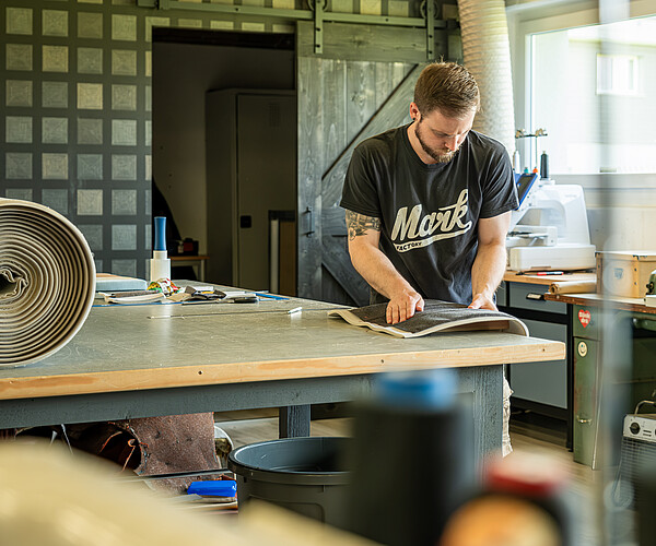 Manu Mark perpétue un savoir-faire artisanal de plus en plus rare.