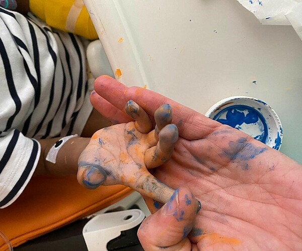 Kunsttherapie auf der Intensivstation. Bild: Verein «À côté de toi»