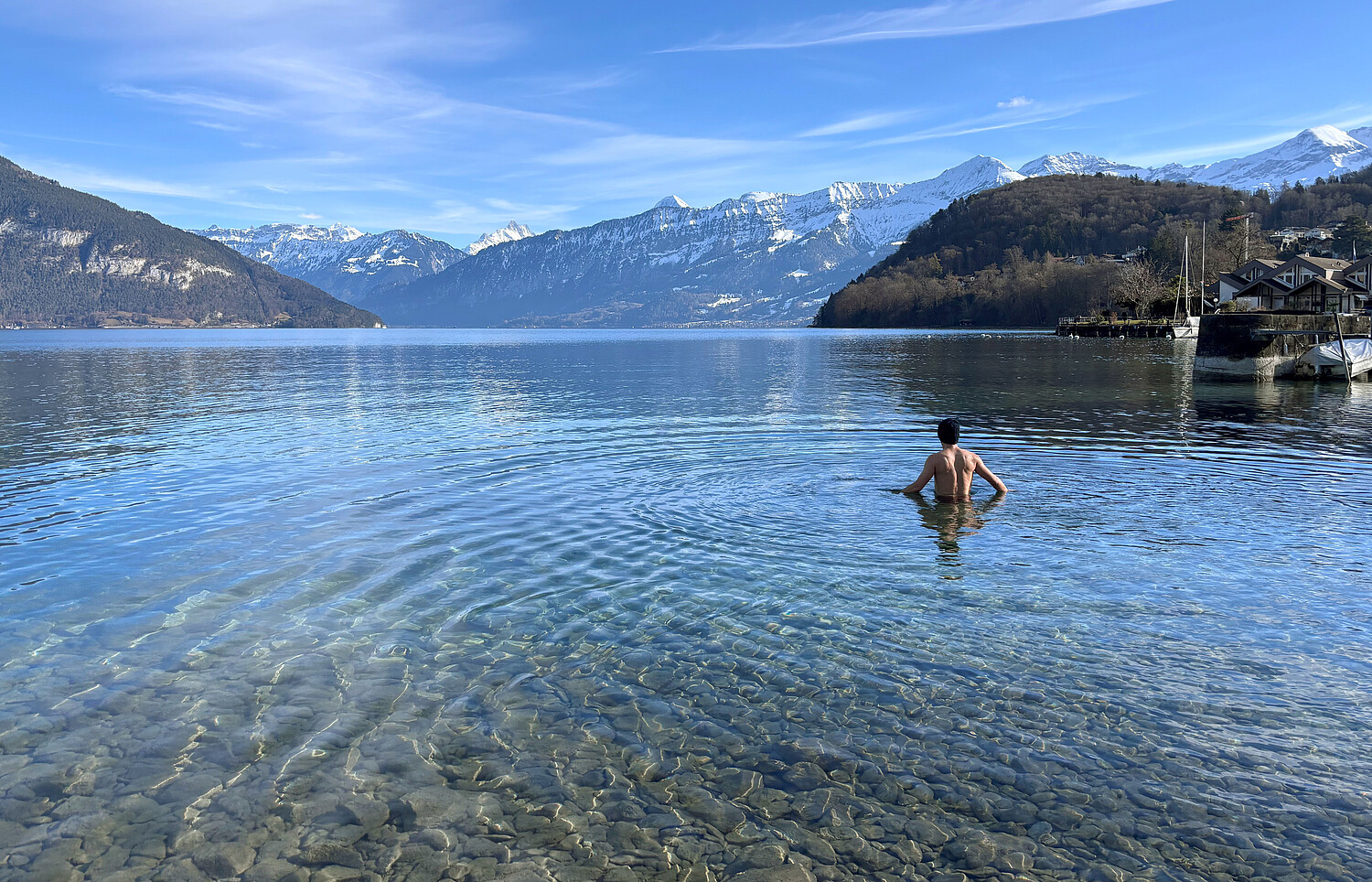 Baden in kaltem Wasser liegt im Trend – doch ist es wirklich so gesund, wie oft propagiert? Bild: zvg