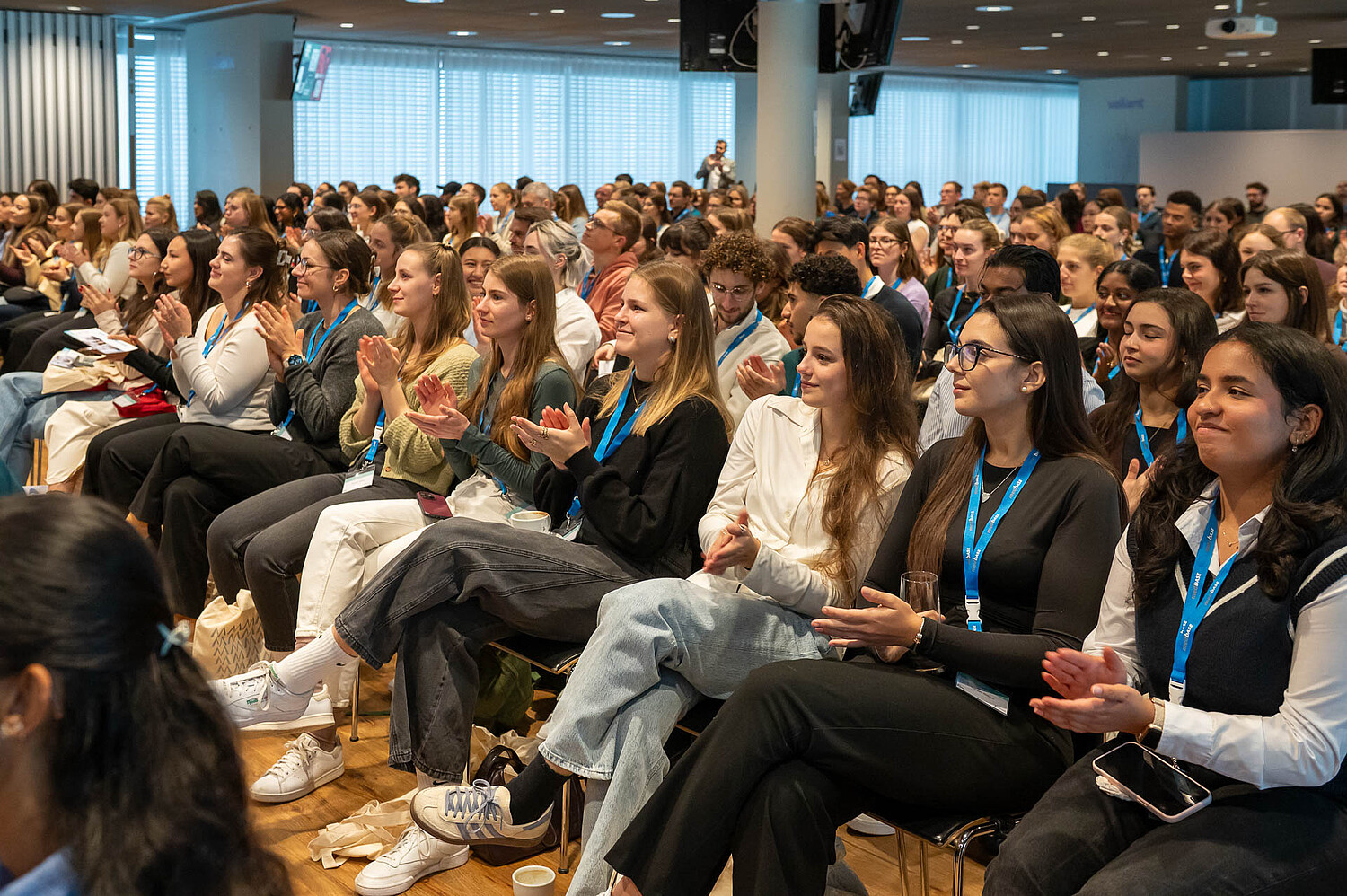 Ein voller Saal: Rund 500 Medizinstudierende und junge Ärztinnen und Ärzte nahmen am Laufbahnkongress medifuture teil. Bild: Yanik Gasser/pixters.ch
