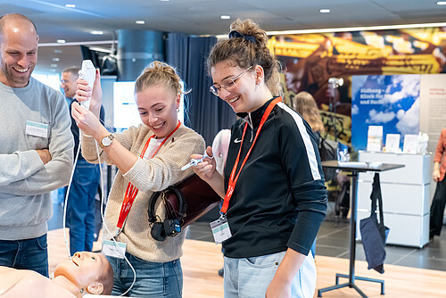 Der Laufbahnkongress medifuture bietet nicht nur spannende Referate, sondern auch die Möglichkeit, selbst aktiv zu werden. Bild: Yanik Gasser, Pixters Fotografie