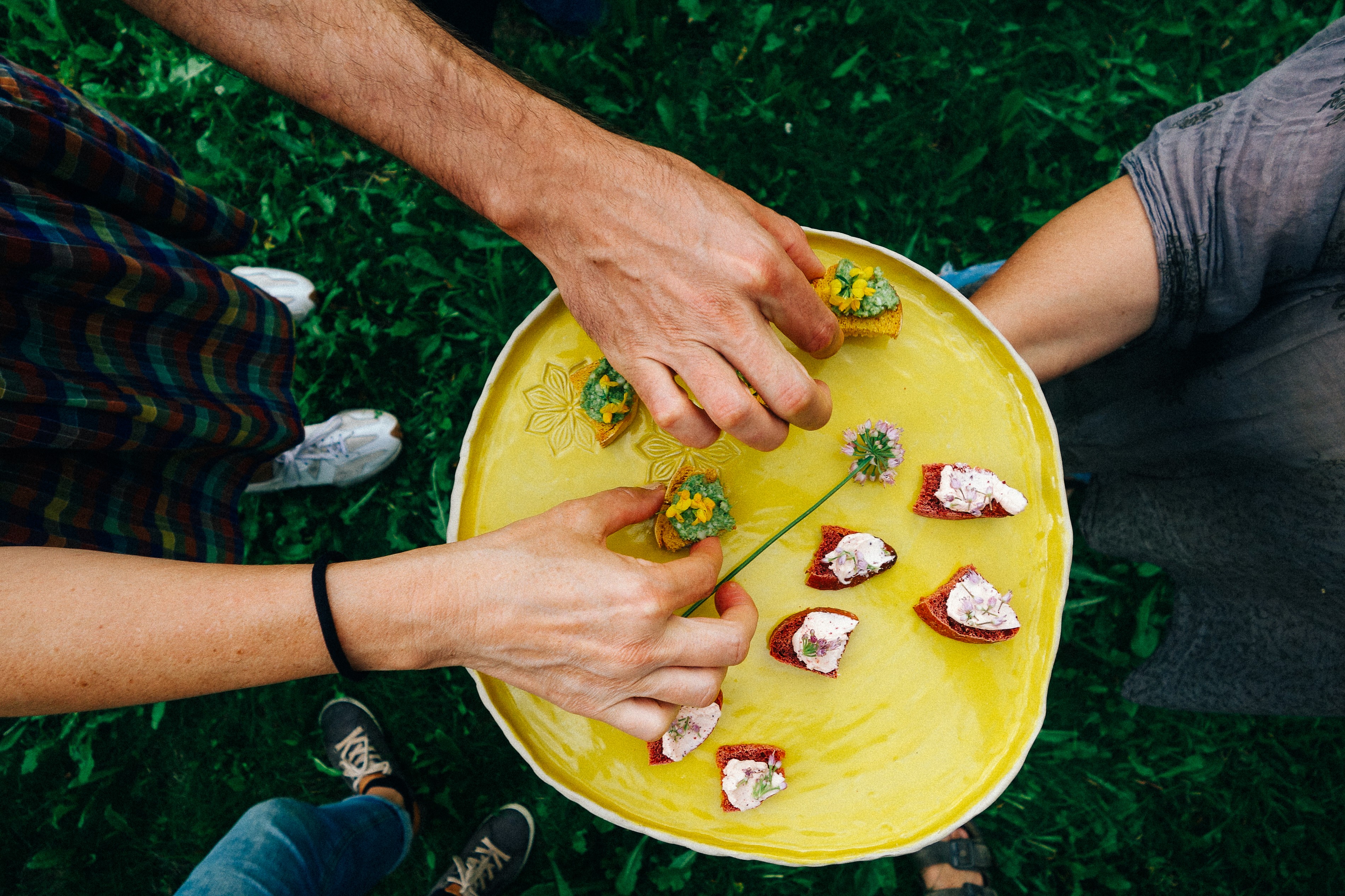 Die ayurvedische Küche ist farbenfroh, frisch und lokal. Bild: SULIV Yoga, Hike or Bike, Slow Food Retreats