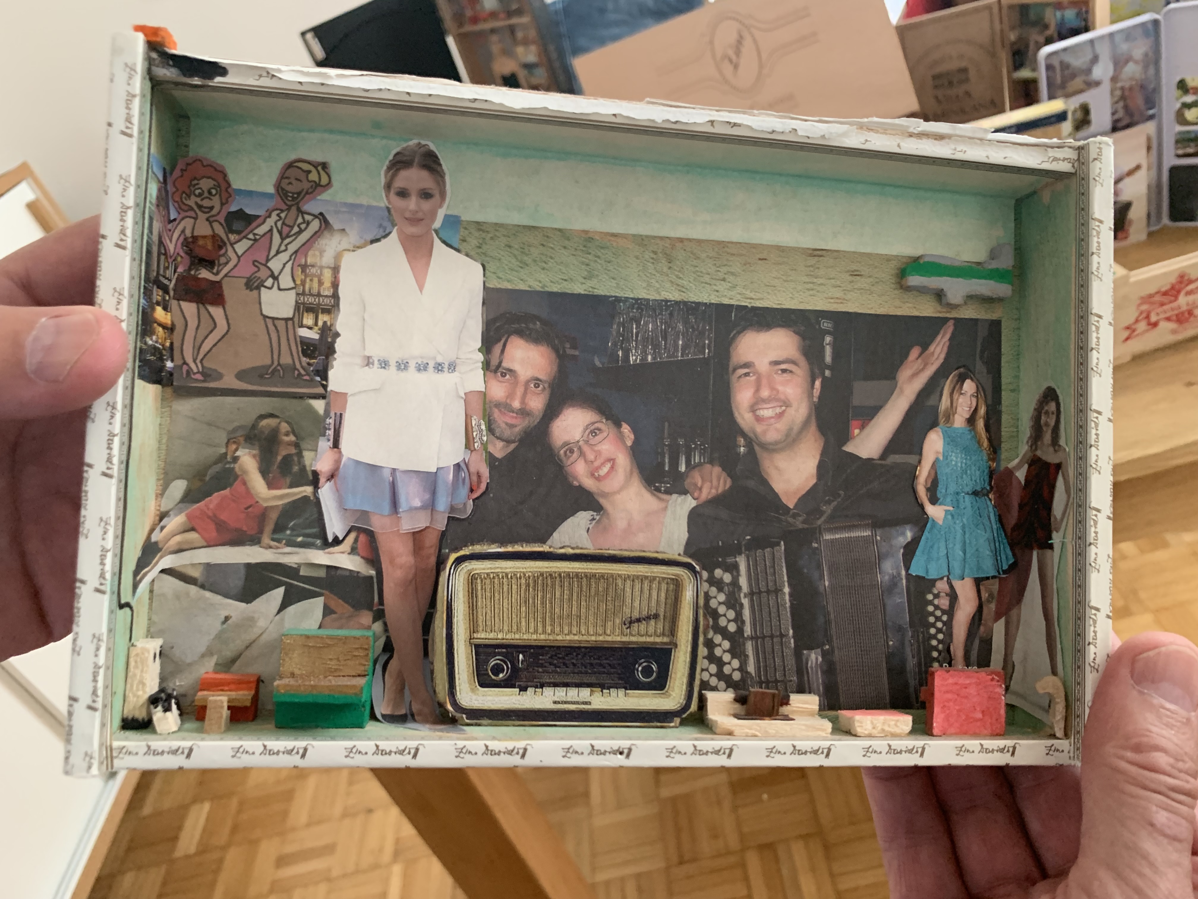 Collage in einer Zigarrenschachtel von Andreas Tschappu. Bild: Roman Buxbaum