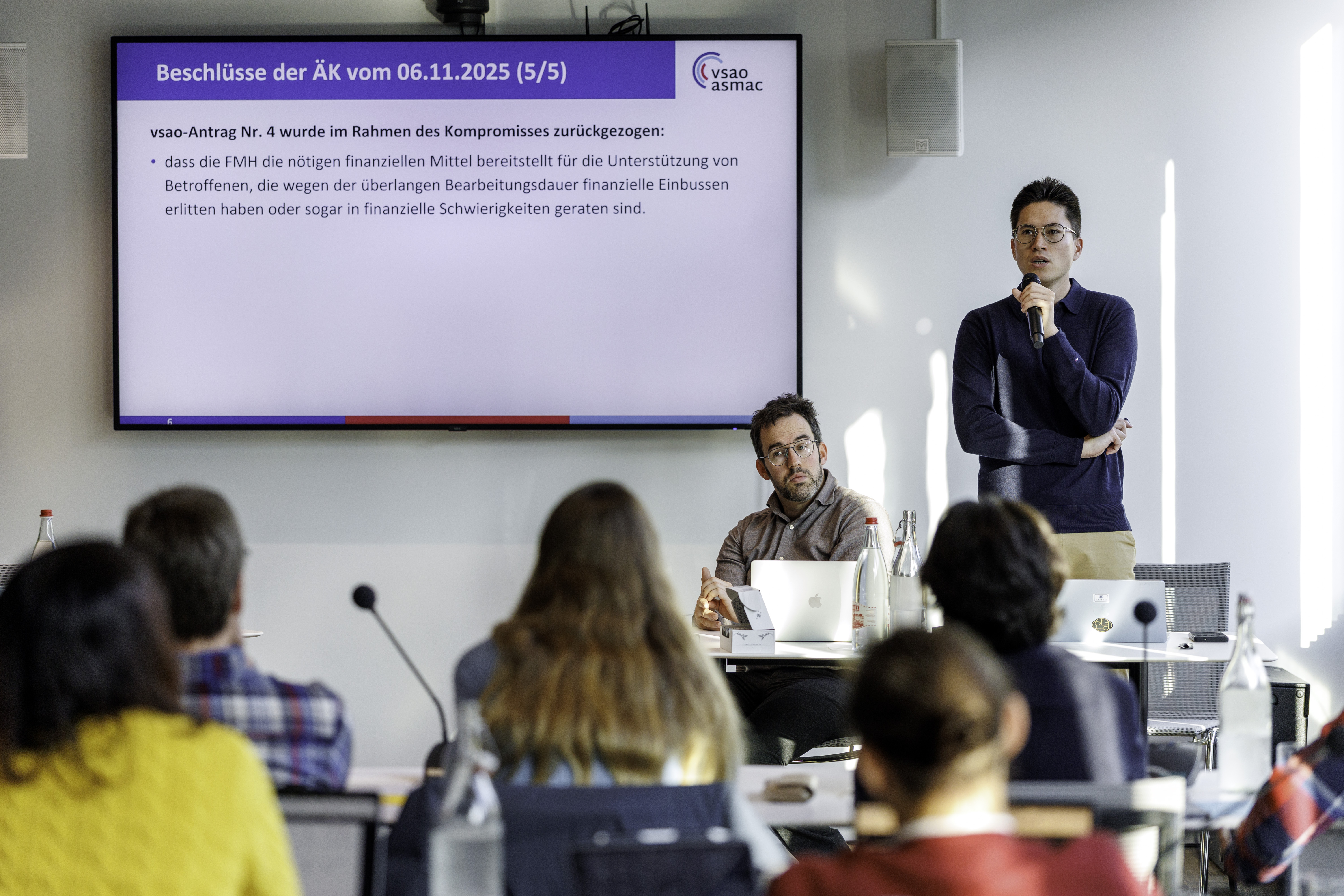 Der kürzlich als Vizepräsident gewählte Richard Mansky (r.) und Präsident Severin Baerlocher (l.) führten durch die Zentralvorstandssitzung des vsao. Bild: Severin Nowacki